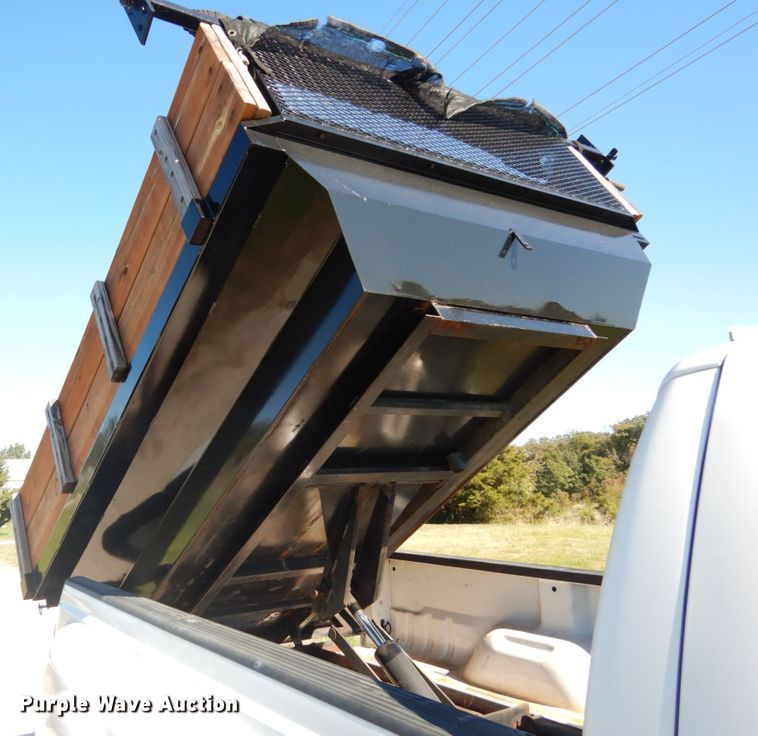 image for item DH2174 2004 Ford F350 Super Duty XL pickup truck with dump bed insert