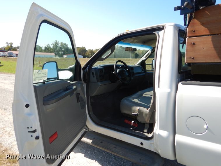 image for item DH2174 2004 Ford F350 Super Duty XL pickup truck with dump bed insert