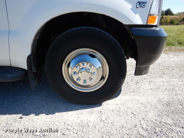 image for item DH2174 2004 Ford F350 Super Duty XL pickup truck with dump bed insert