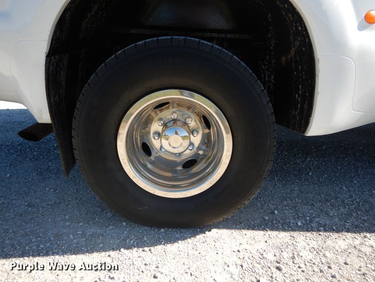 image for item DH2174 2004 Ford F350 Super Duty XL pickup truck with dump bed insert