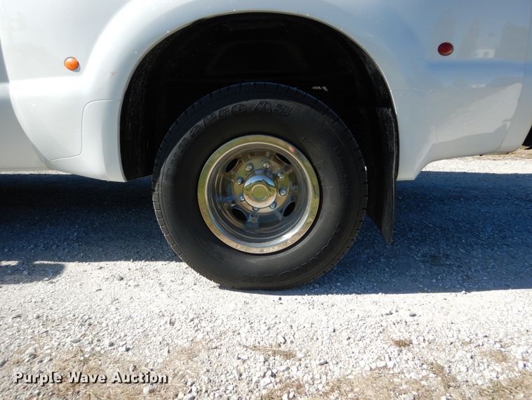 image for item DH2174 2004 Ford F350 Super Duty XL pickup truck with dump bed insert