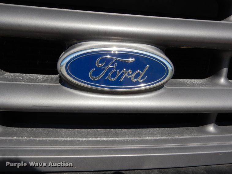 image for item DH2174 2004 Ford F350 Super Duty XL pickup truck with dump bed insert