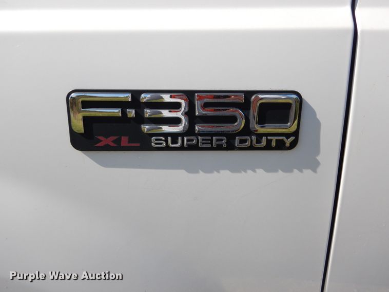 image for item DH2174 2004 Ford F350 Super Duty XL pickup truck with dump bed insert