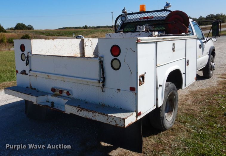 image for item DH2180 2003 Chevrolet Silverado 3500 Crew Cab utility bed pickup truck