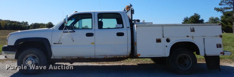 image for item DH2180 2003 Chevrolet Silverado 3500 Crew Cab utility bed pickup truck