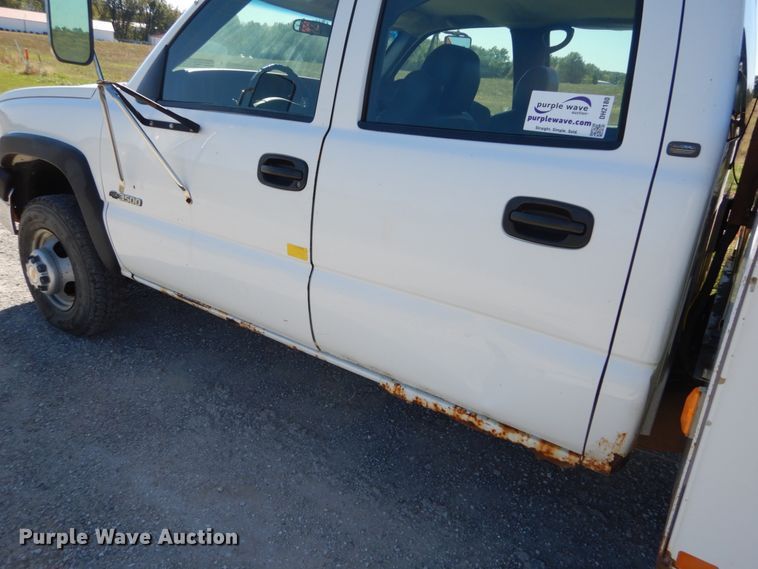 image for item DH2180 2003 Chevrolet Silverado 3500 Crew Cab utility bed pickup truck