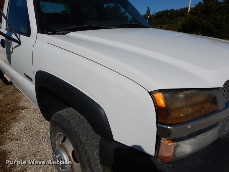 image for item DH2180 2003 Chevrolet Silverado 3500 Crew Cab utility bed pickup truck