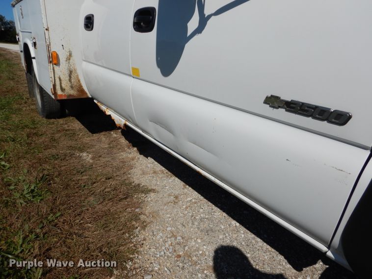 image for item DH2180 2003 Chevrolet Silverado 3500 Crew Cab utility bed pickup truck