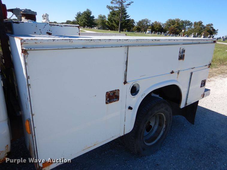 image for item DH2180 2003 Chevrolet Silverado 3500 Crew Cab utility bed pickup truck