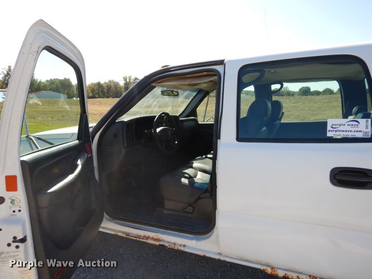 image for item DH2180 2003 Chevrolet Silverado 3500 Crew Cab utility bed pickup truck