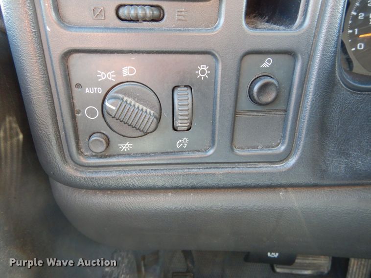 image for item DH2180 2003 Chevrolet Silverado 3500 Crew Cab utility bed pickup truck