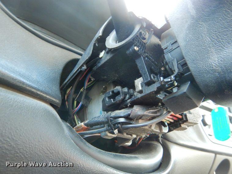 image for item DH2180 2003 Chevrolet Silverado 3500 Crew Cab utility bed pickup truck