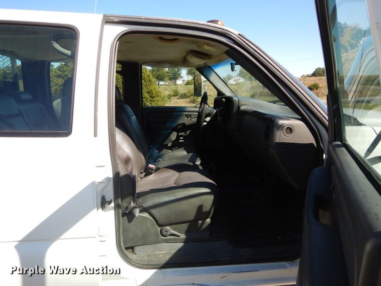 image for item DH2180 2003 Chevrolet Silverado 3500 Crew Cab utility bed pickup truck