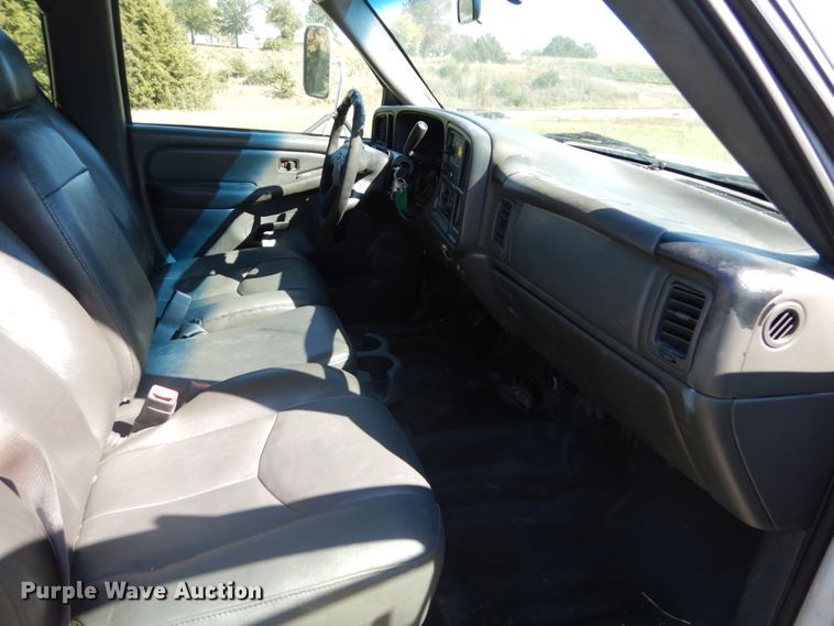 image for item DH2180 2003 Chevrolet Silverado 3500 Crew Cab utility bed pickup truck