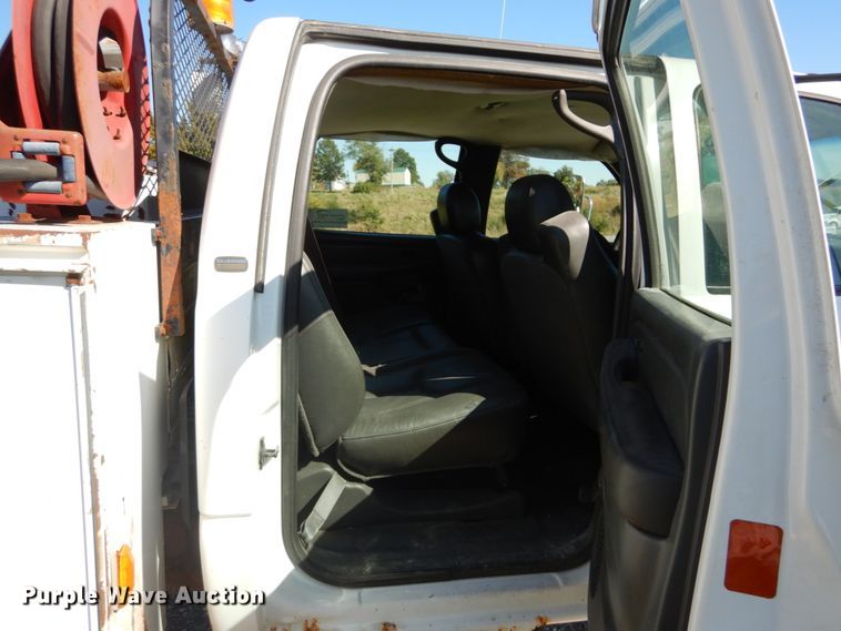 image for item DH2180 2003 Chevrolet Silverado 3500 Crew Cab utility bed pickup truck