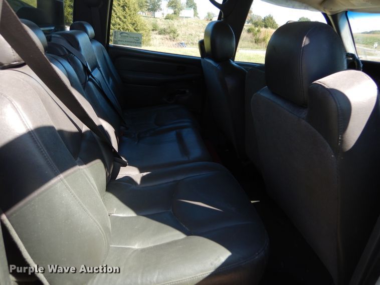 image for item DH2180 2003 Chevrolet Silverado 3500 Crew Cab utility bed pickup truck