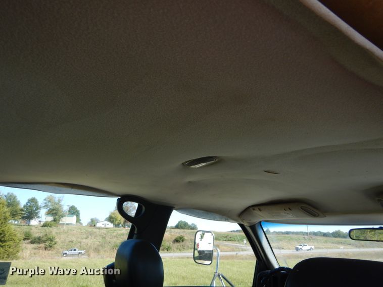 image for item DH2180 2003 Chevrolet Silverado 3500 Crew Cab utility bed pickup truck