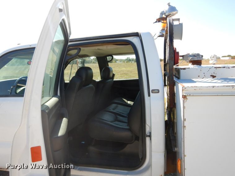 image for item DH2180 2003 Chevrolet Silverado 3500 Crew Cab utility bed pickup truck