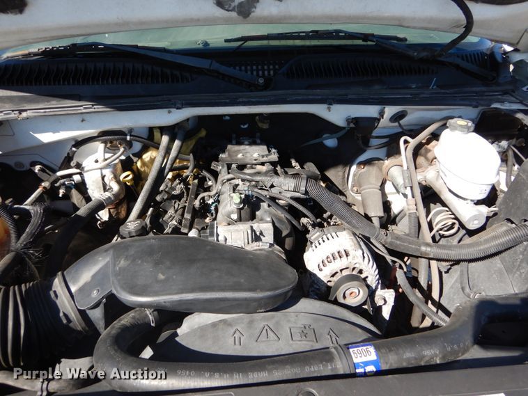 image for item DH2180 2003 Chevrolet Silverado 3500 Crew Cab utility bed pickup truck