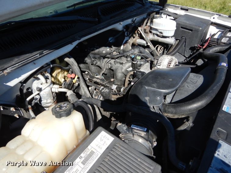 image for item DH2180 2003 Chevrolet Silverado 3500 Crew Cab utility bed pickup truck