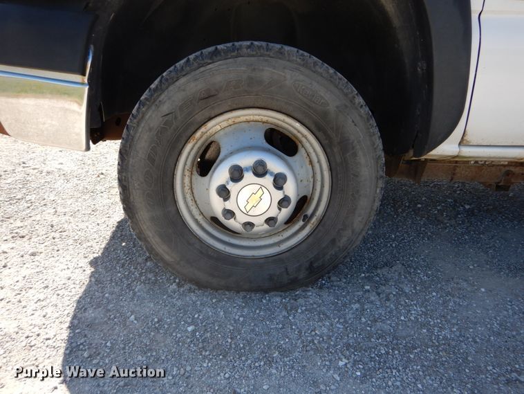 image for item DH2180 2003 Chevrolet Silverado 3500 Crew Cab utility bed pickup truck