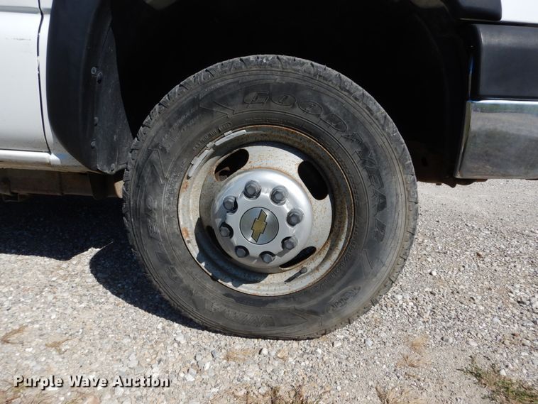 image for item DH2180 2003 Chevrolet Silverado 3500 Crew Cab utility bed pickup truck