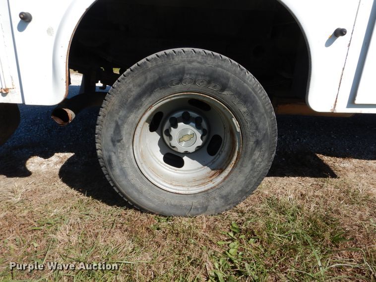 image for item DH2180 2003 Chevrolet Silverado 3500 Crew Cab utility bed pickup truck