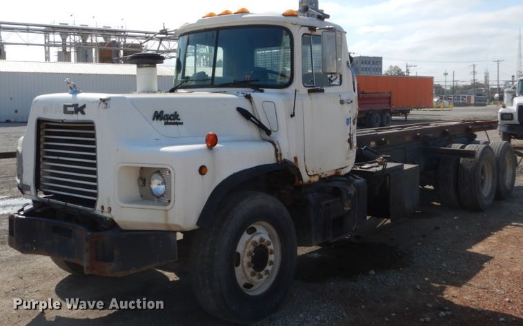 image for item DH2187 1999 Mack DM690S roll off container truck