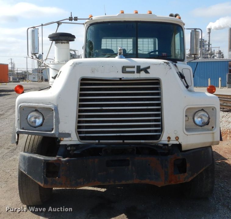 image for item DH2187 1999 Mack DM690S roll off container truck