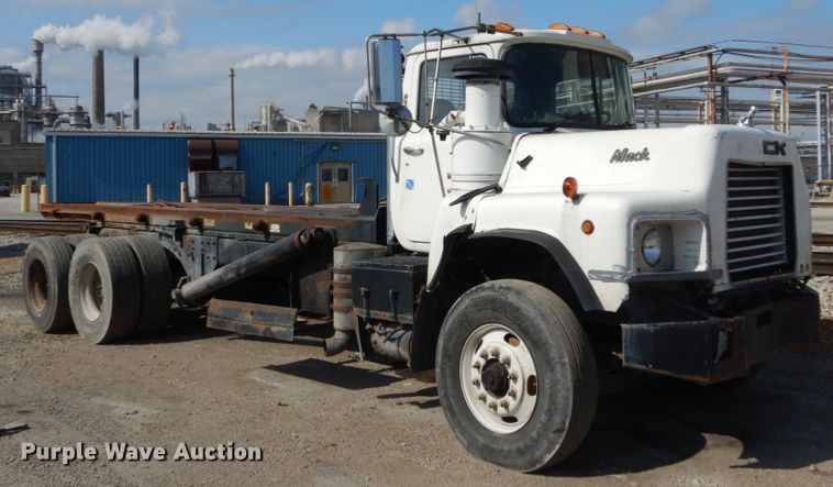 image for item DH2187 1999 Mack DM690S roll off container truck