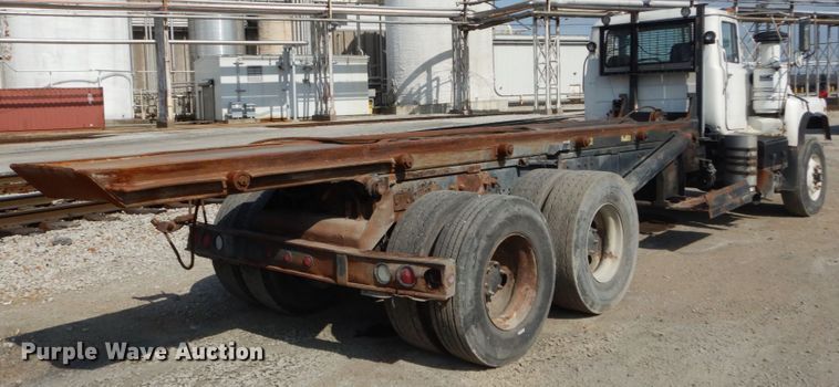 image for item DH2187 1999 Mack DM690S roll off container truck