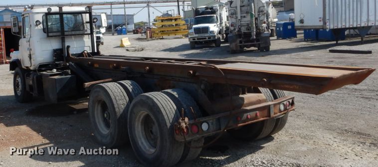 image for item DH2187 1999 Mack DM690S roll off container truck