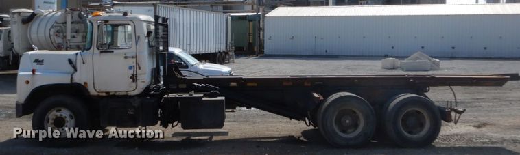 image for item DH2187 1999 Mack DM690S roll off container truck