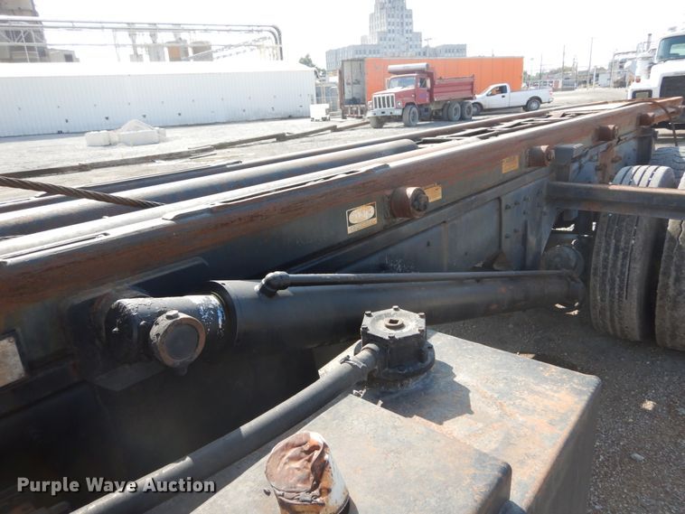 image for item DH2187 1999 Mack DM690S roll off container truck