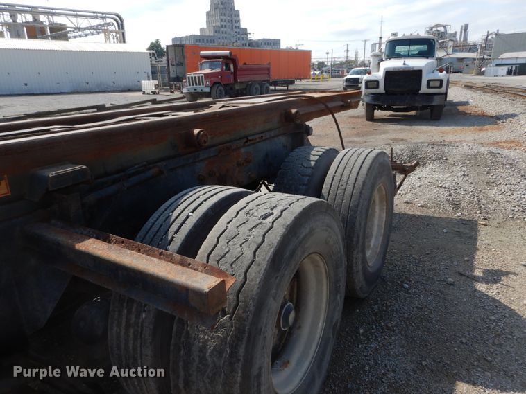 image for item DH2187 1999 Mack DM690S roll off container truck