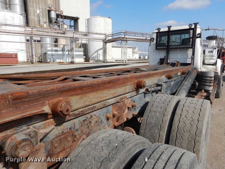 image for item DH2187 1999 Mack DM690S roll off container truck