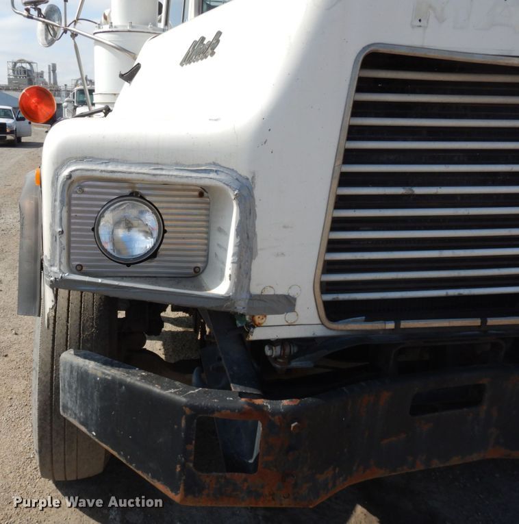 image for item DH2187 1999 Mack DM690S roll off container truck