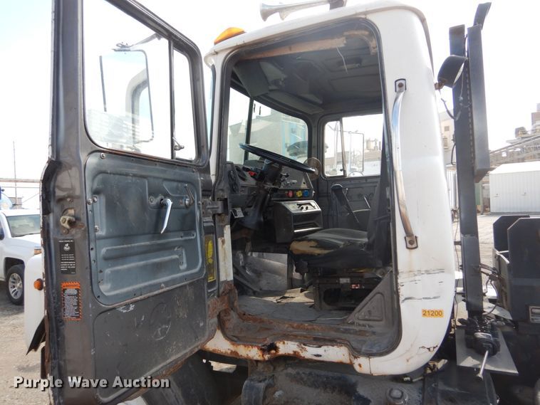 image for item DH2187 1999 Mack DM690S roll off container truck