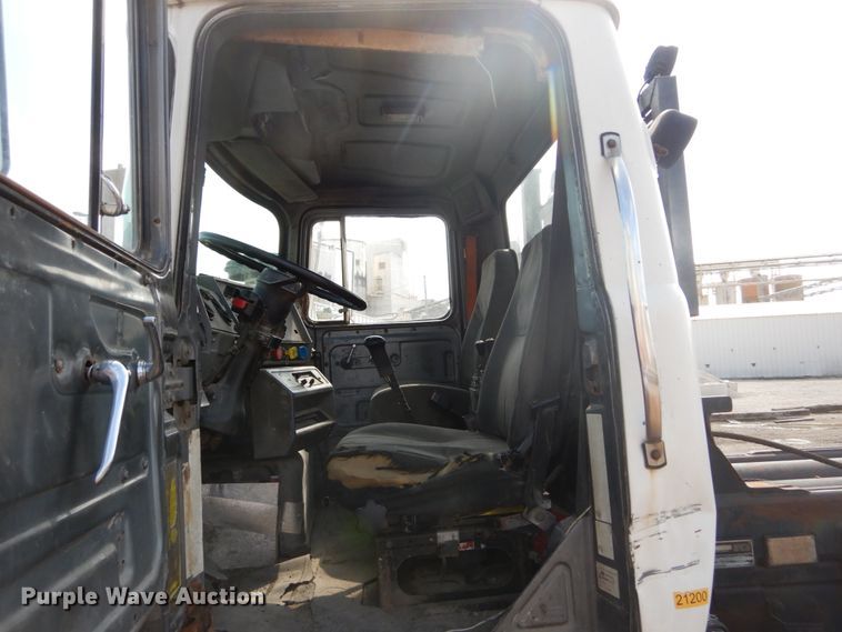 image for item DH2187 1999 Mack DM690S roll off container truck