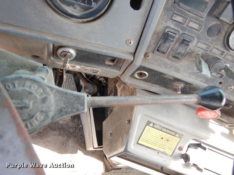 image for item DH2187 1999 Mack DM690S roll off container truck