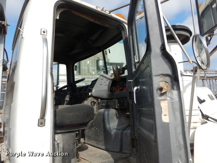 image for item DH2187 1999 Mack DM690S roll off container truck