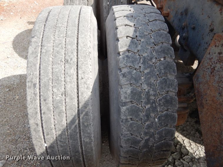 image for item DH2187 1999 Mack DM690S roll off container truck