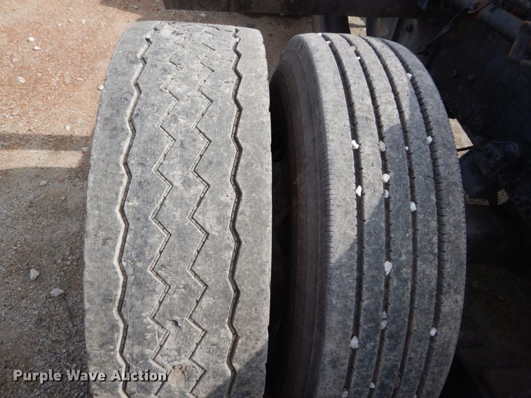 image for item DH2187 1999 Mack DM690S roll off container truck