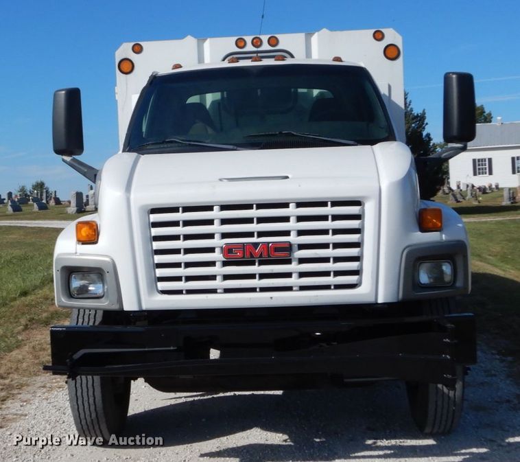 image for item DH2203 2004 GMC C6500 chipper truck