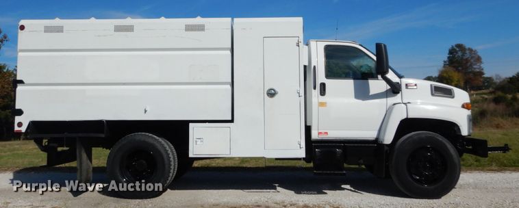image for item DH2203 2004 GMC C6500 chipper truck