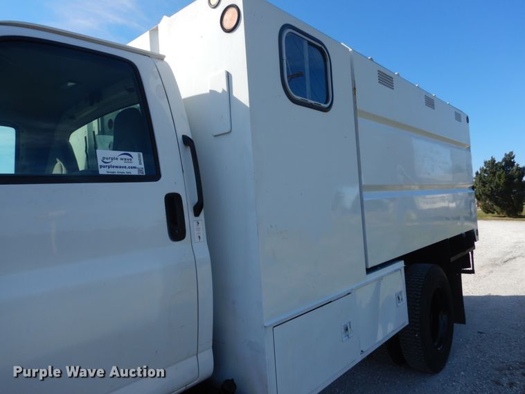 image for item DH2203 2004 GMC C6500 chipper truck