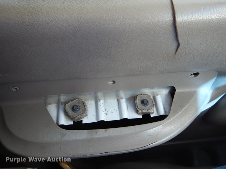 image for item DH2203 2004 GMC C6500 chipper truck