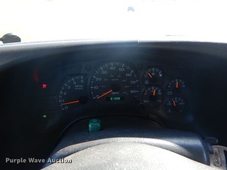 image for item DH2203 2004 GMC C6500 chipper truck