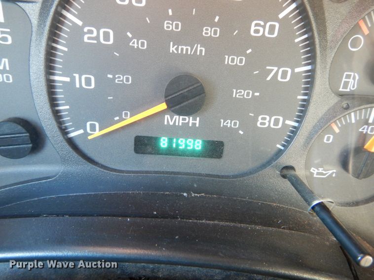 image for item DH2203 2004 GMC C6500 chipper truck