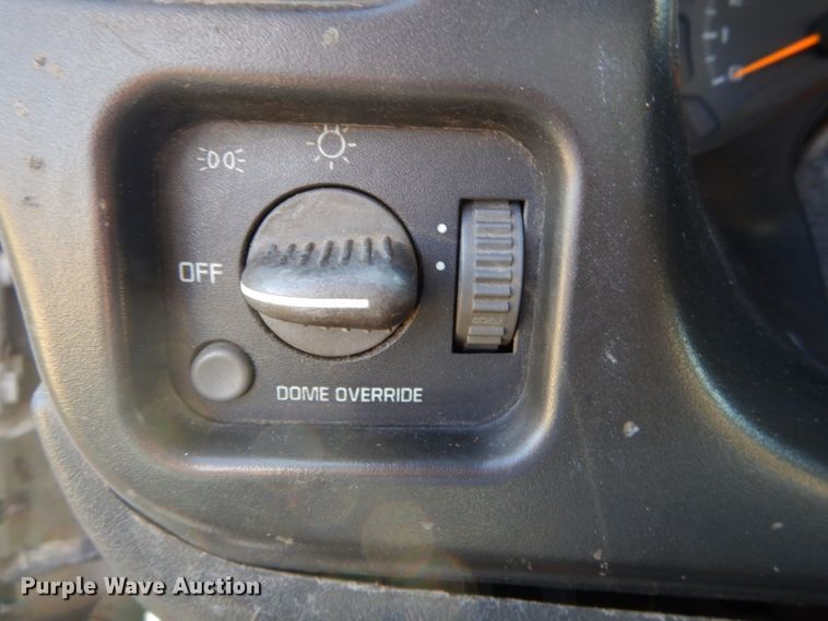 image for item DH2203 2004 GMC C6500 chipper truck